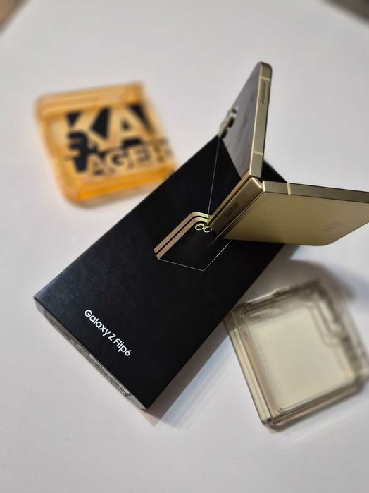 Продавам Samsung Z FLIP4