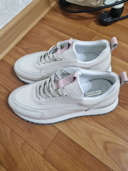 Женские кроссовки Anemone