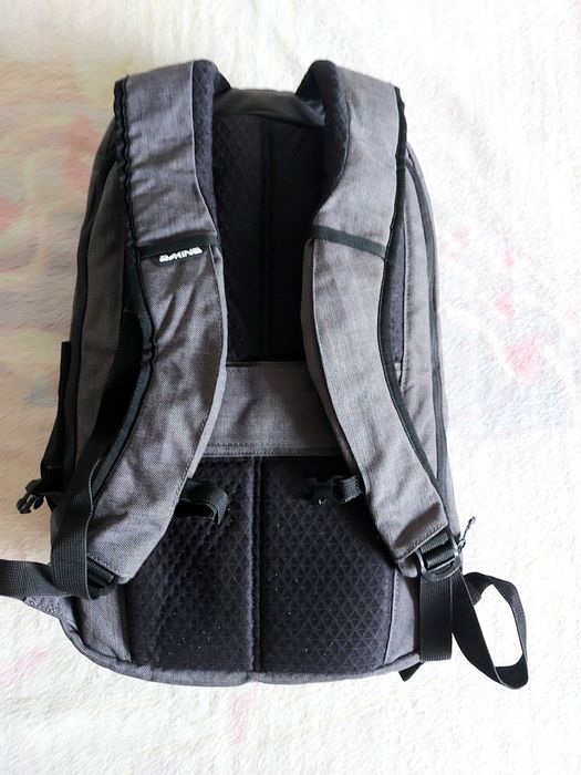 Dakine Network 32L раница за обща употреба и лаптоп, нова.