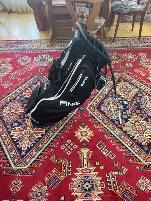 Geantă golf Ping Hoofer – ușoară, stand, stare foarte bună