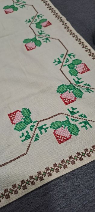 Покривка каре плетена