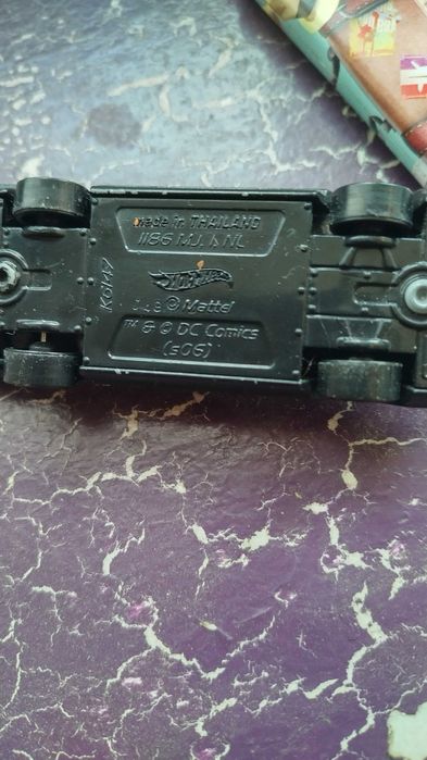 Плюшена играчка маймуна и количка Батмобил