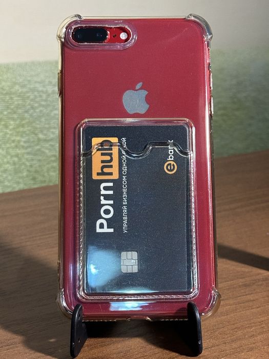 Продам iPhone 8+