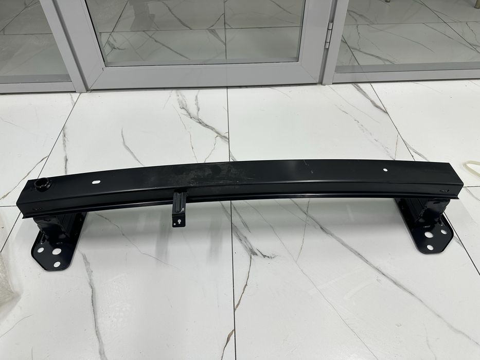 Kia Seltos усилитель переднего бампера