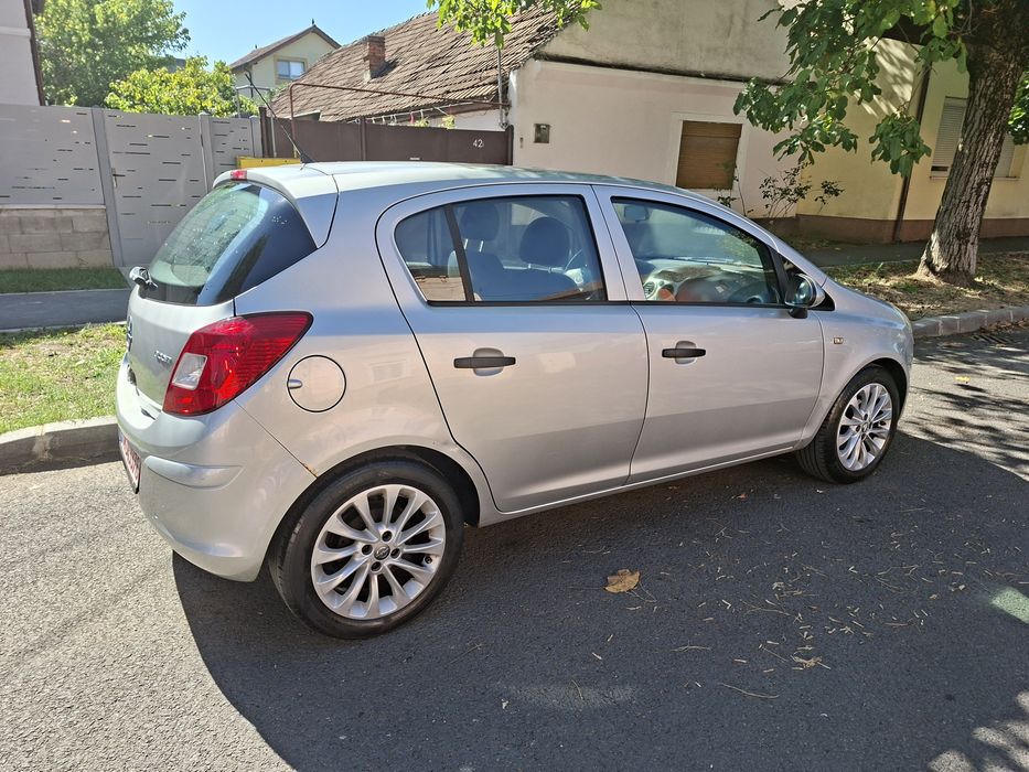 Opel corsa 1.2 benzină,recent înmatriculată!