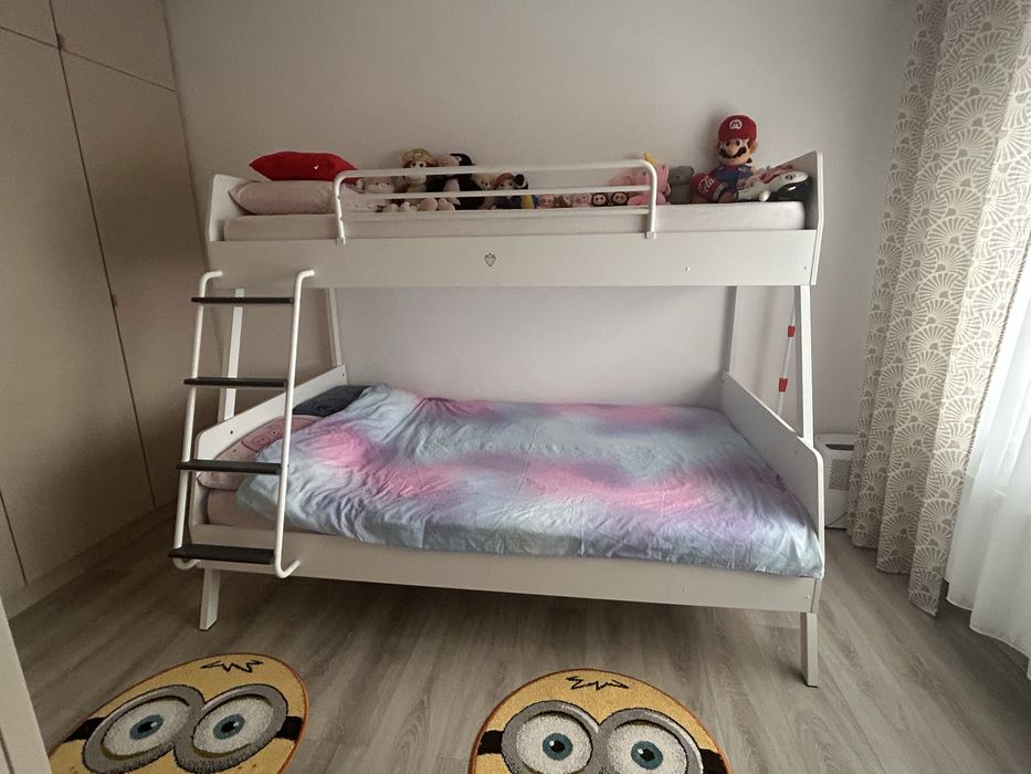 Pat supraetajat si saltele copii