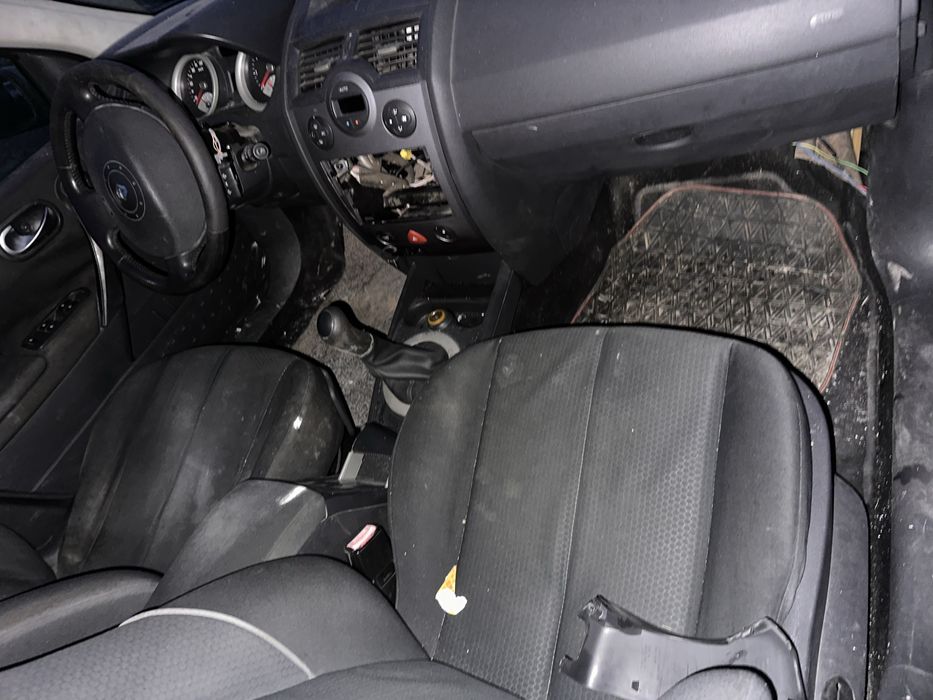 Dezmembrez Renault Megane 2