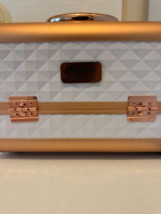 Куфар за гримове