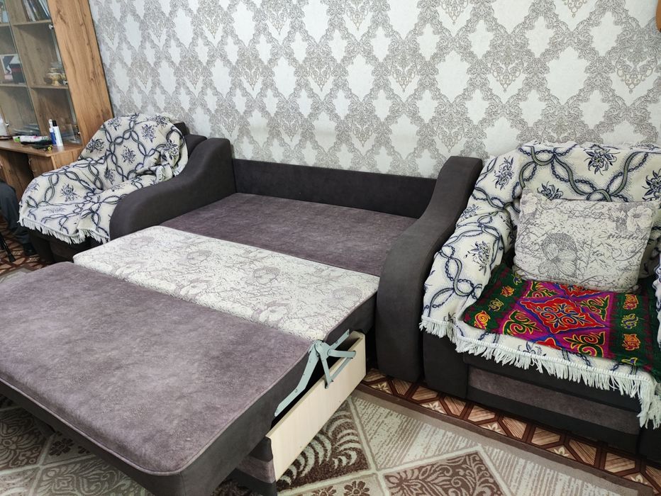 Продается Диван с двумя креслами