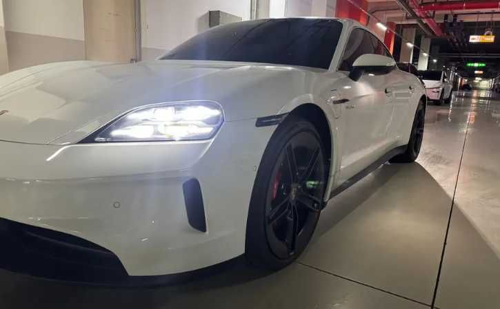 Porsche Taycan 4S