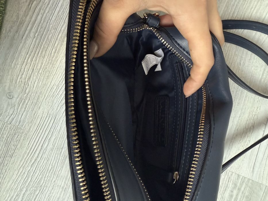 Нова дамска чанта на Valentino