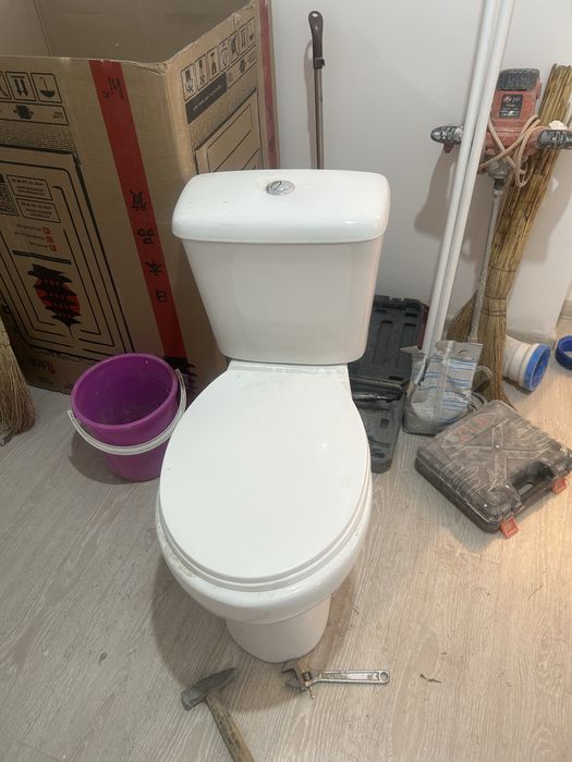 Унитаз продам срочно