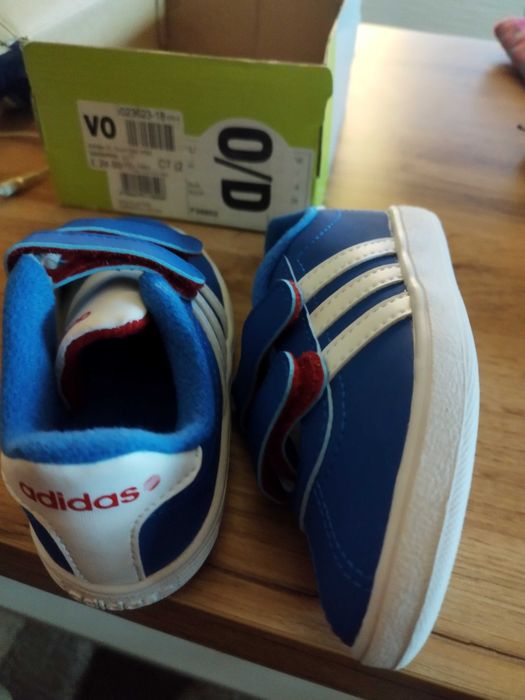 Нови маратонки Адидас, ном.24, 30 лв.