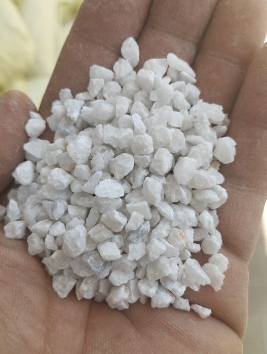 Камень галка крошка белый черный красный