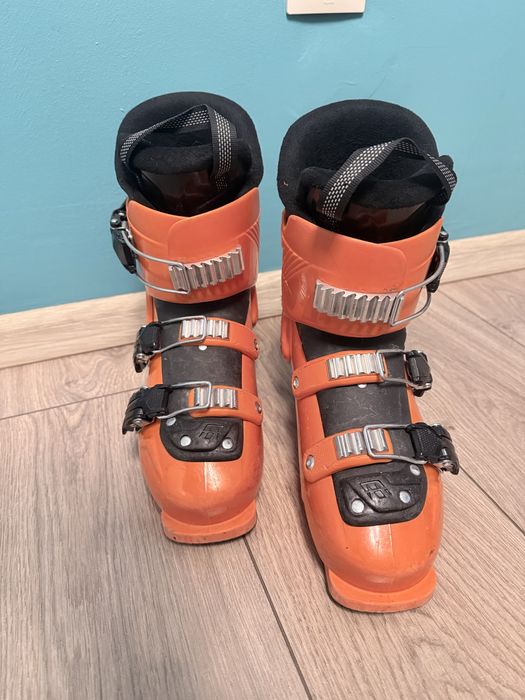 Продавам детски ски обувки 22.5