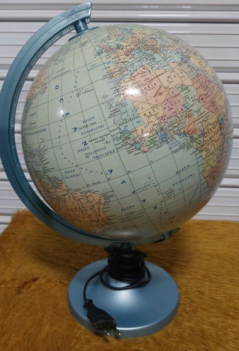 Светещ глобус на английски език