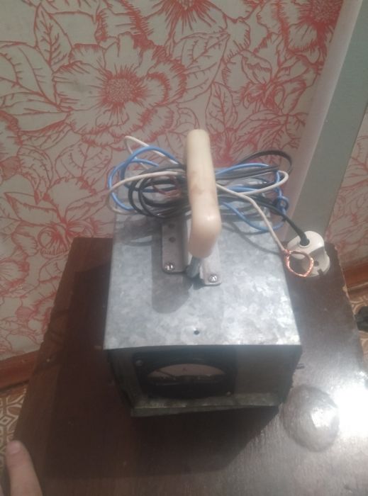 Зарядное устройство автомабильный