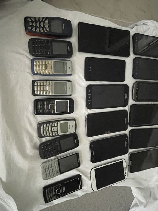 Vand lot telefoane functionale si nefunctionale