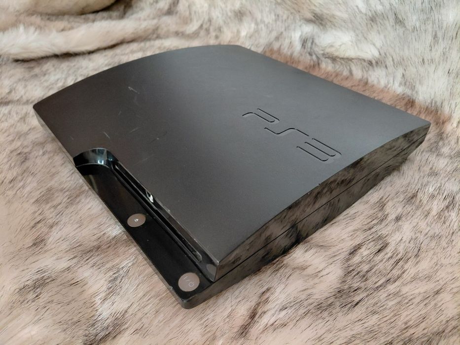 PS3 – 120GB + 2 controllere + FIFA 11