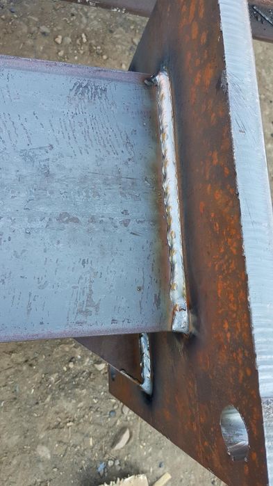 Vindem si distribuim o gama larga de hale sau structuri metalice noi n