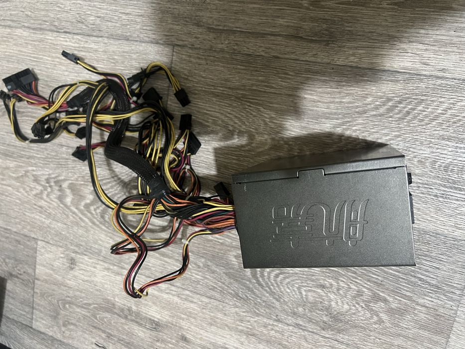 Блок питания 700w Huntkey