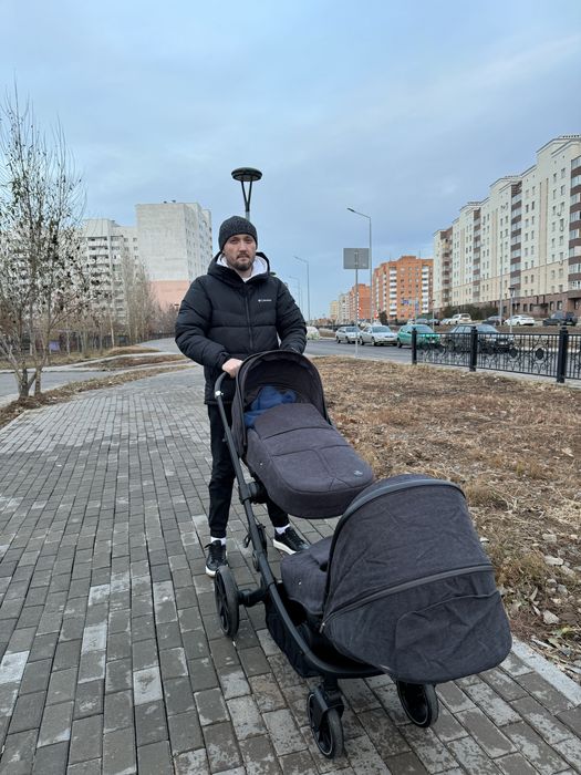 Коляска для двойни погодок