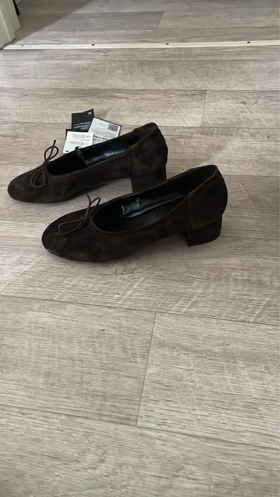 Продам замшевые туфли