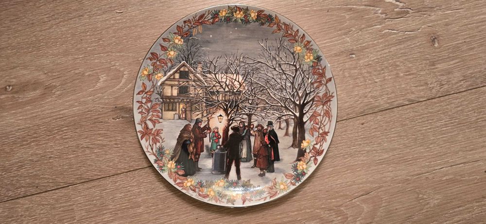 Wedgewood– Голяма Коледна чиния, "Дванадесета нощ"