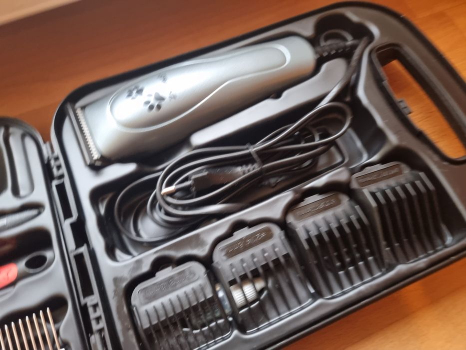 Set premium aparat/mașină tuns părul animalelor (tuns pisici, tuns câini) trimmer nou, la cutie, cu foarfeci si accesorii