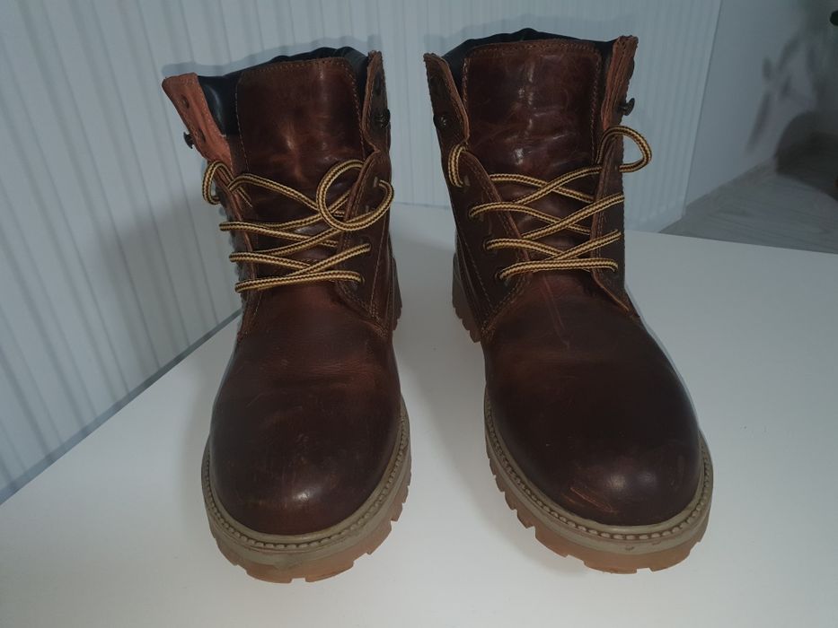 Vand bocanci tip insulete , marimea 41 , piele naturala