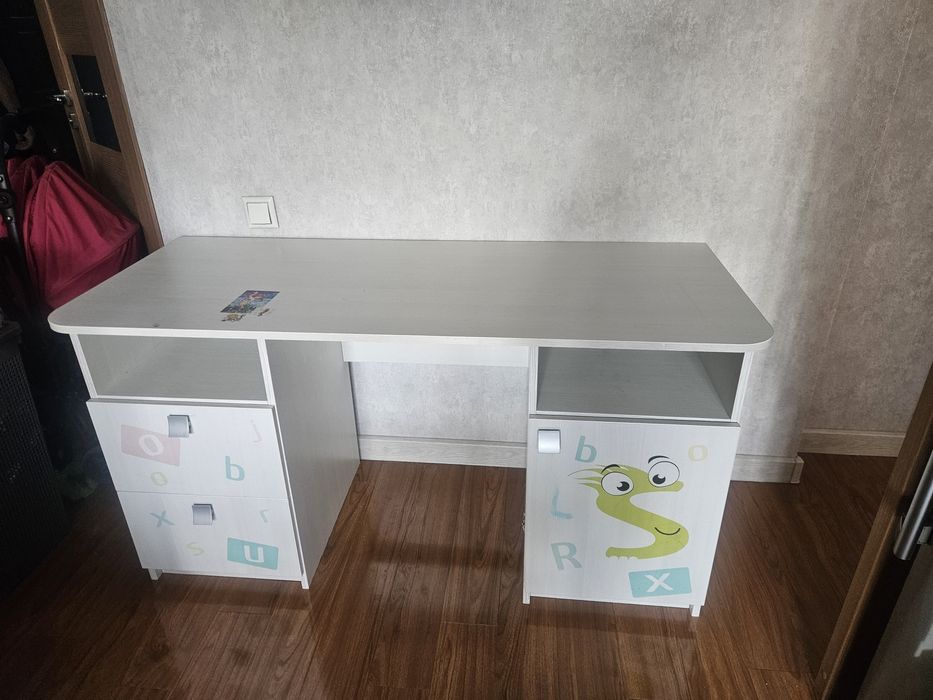 Продается детский стол