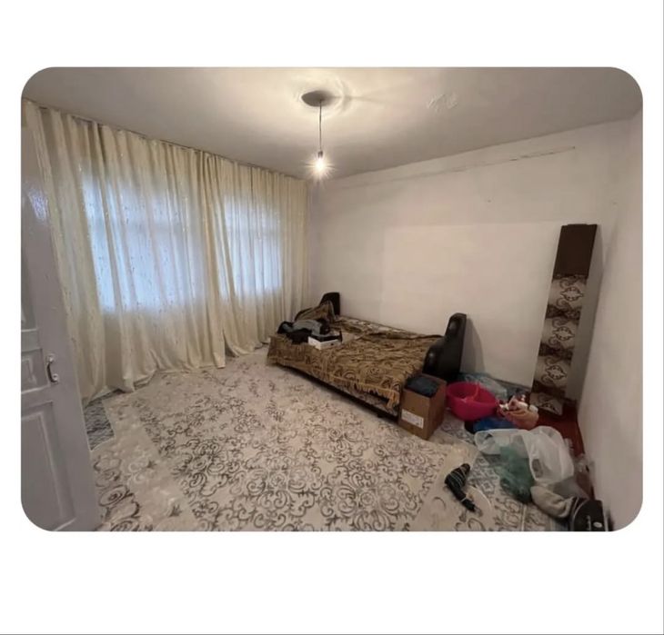 Продам дом в общем дворе.