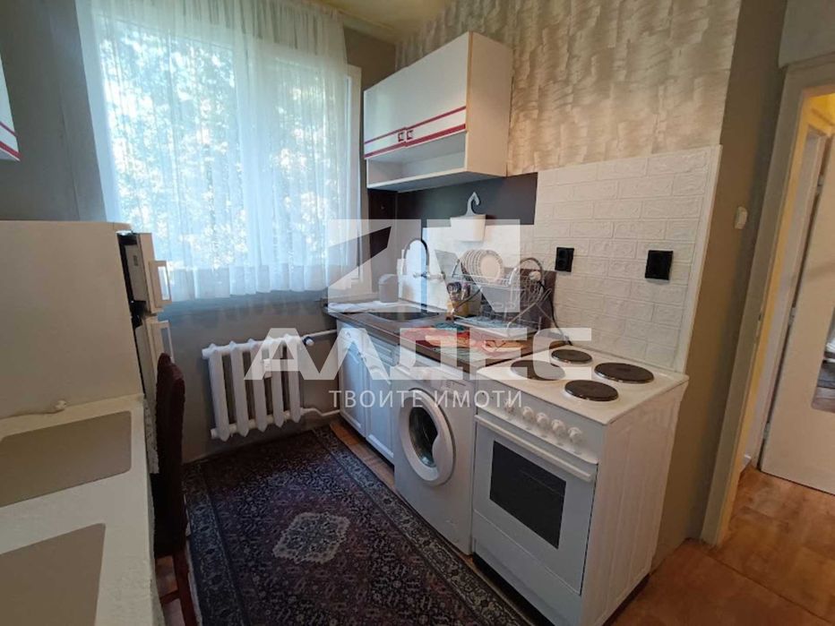 Продава се тухлен двустаен ап. в Западен Парк!