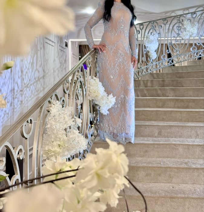 Vand / inchiriez Rochie de seara lunga