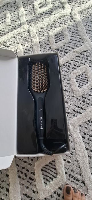 Perie electrică de îndreptat părul