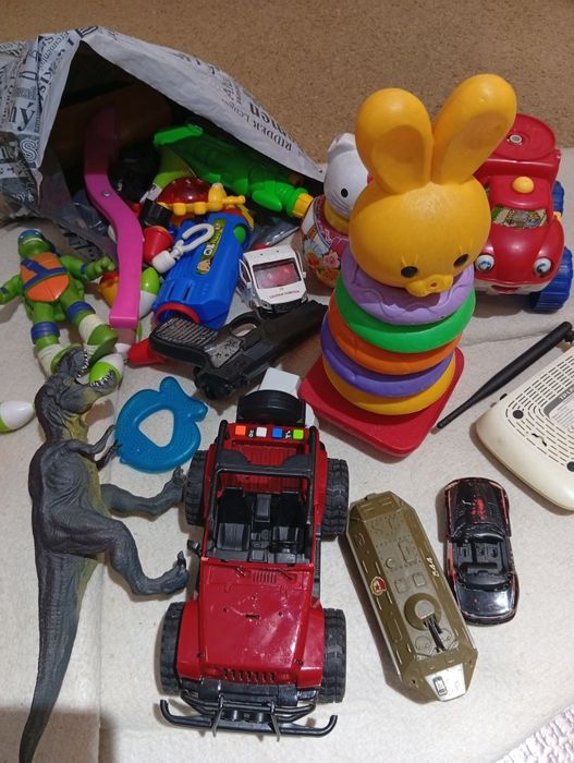 Отдам кубики и игрушки детям до 4х лет