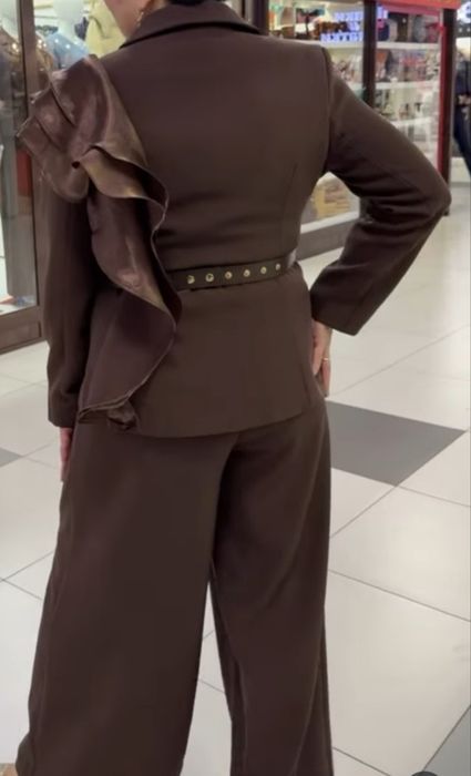 Женский брючный костюм