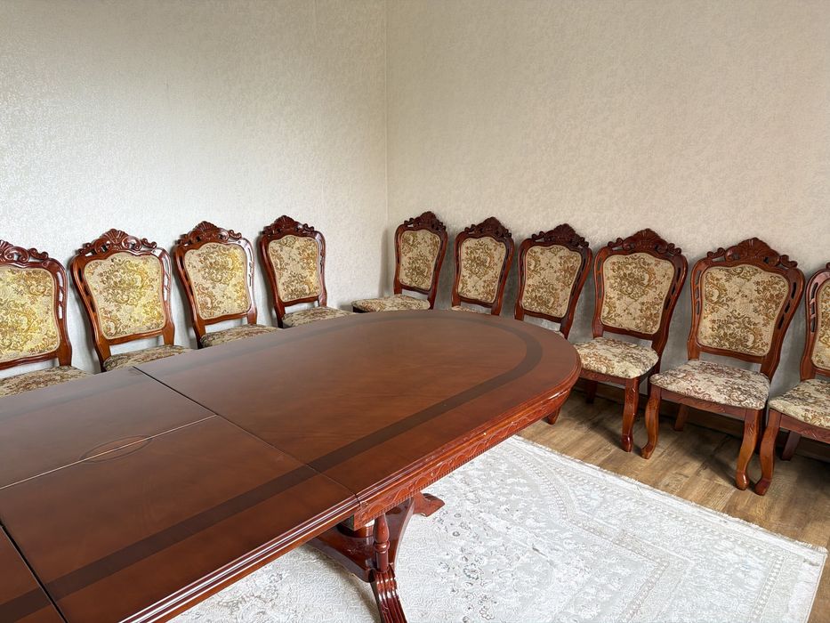 Продается стол со стульями