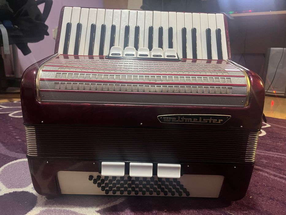 Продавам акордеон
