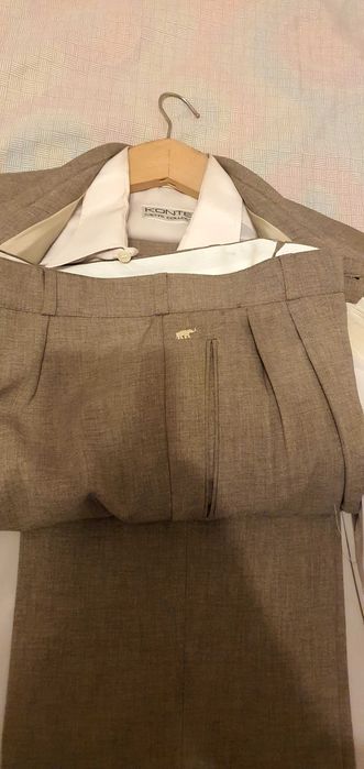 Костюм с риза и вратовръзка