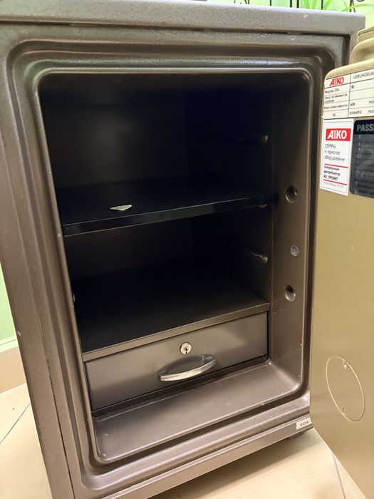 Продам сейф Aiko