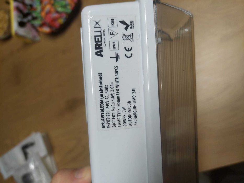 Lampă LED de urgență Arelux – Nouă