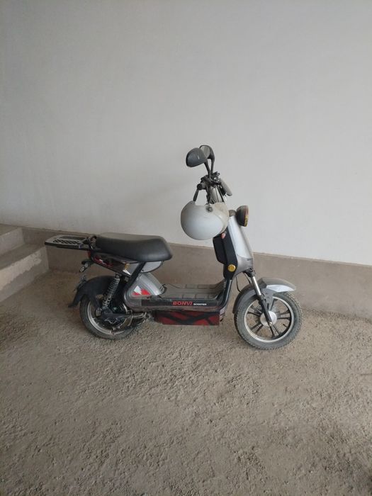 Скутер BONWI сотилади