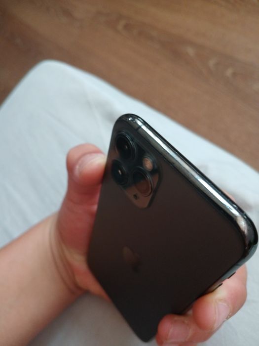 Продавам Iphone11 pro 90процента капацитет в много добро състояние