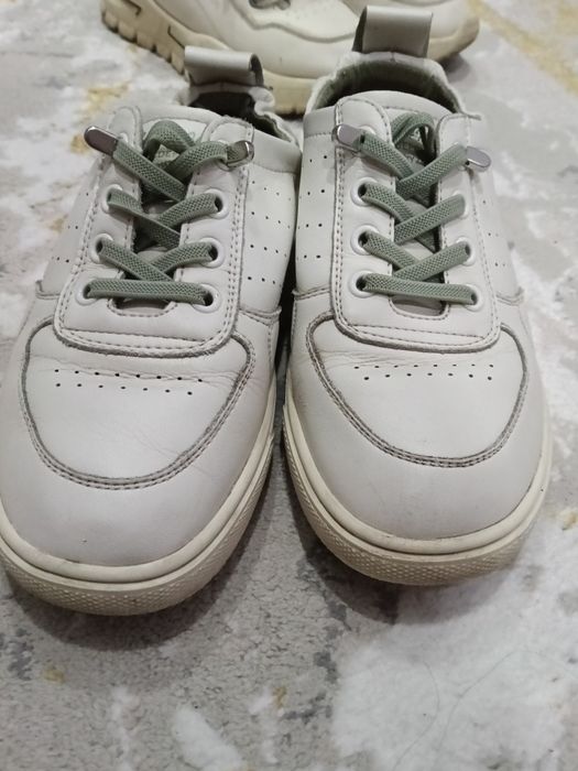 Продам обувь состоянии среднее