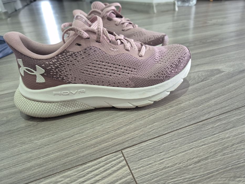 Adidasi under armour