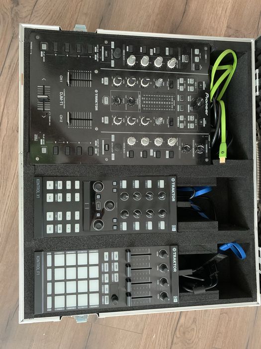 Mixer Pioneer DJM T1-Traktor cu Flightcase