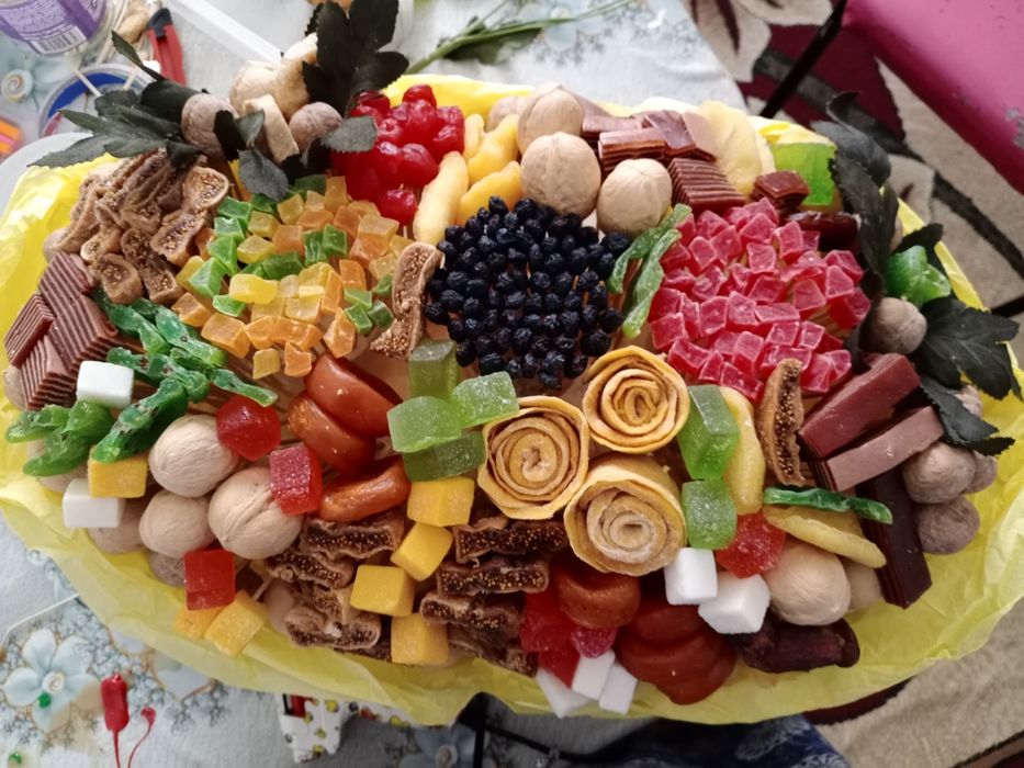 Корзина из сухофрукты