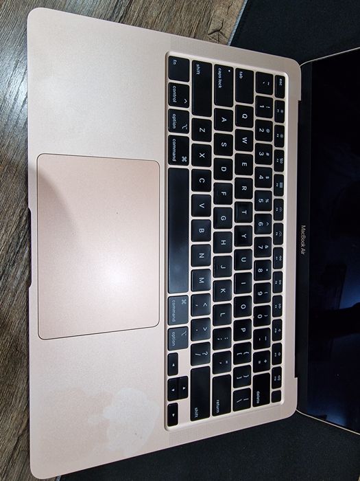 MacBook Air 2020 разбит экран