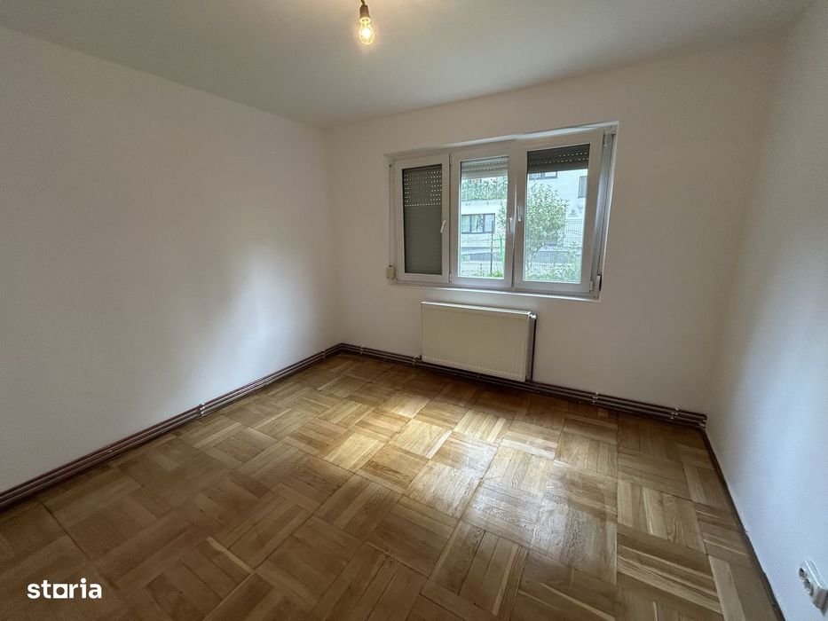 Vand apart.3 cam.Calea Romanilor,la parter inalt,bloc caramida 4 etaje